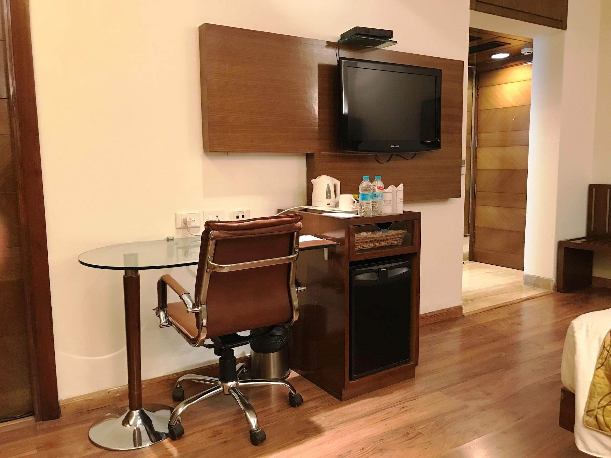Indus Biznotel New Delhi Ngoại thất bức ảnh