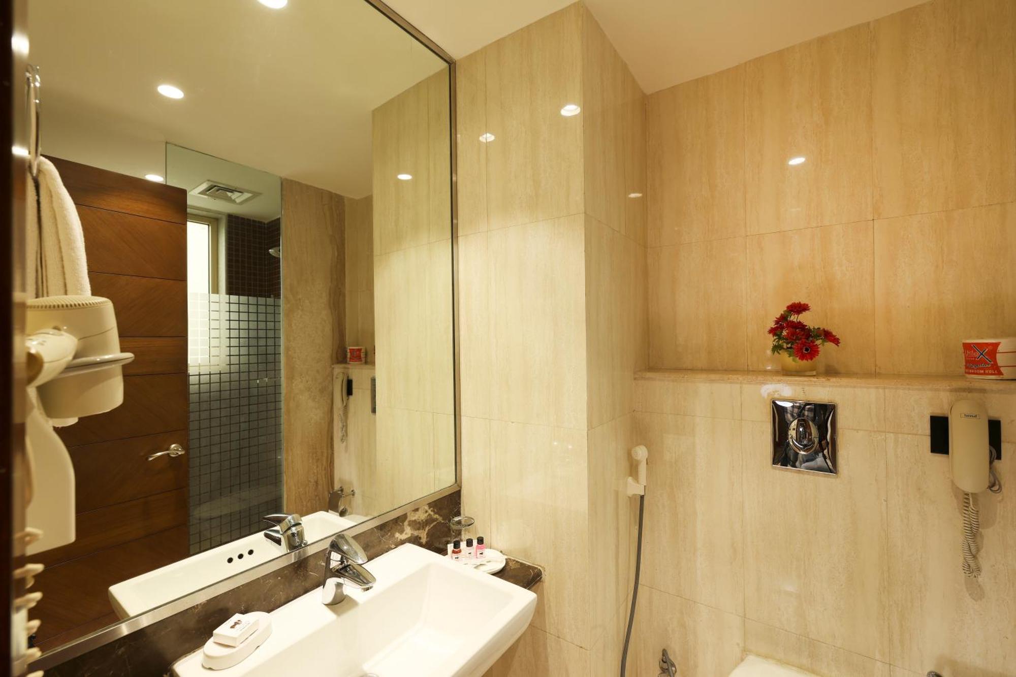 Indus Biznotel New Delhi Ngoại thất bức ảnh