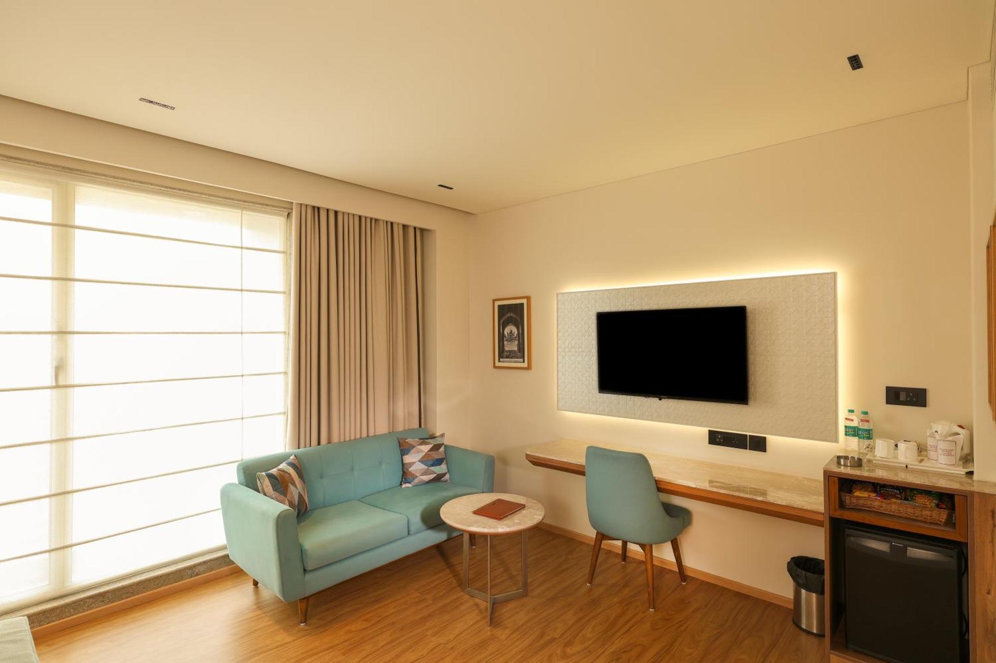 Indus Biznotel New Delhi Ngoại thất bức ảnh