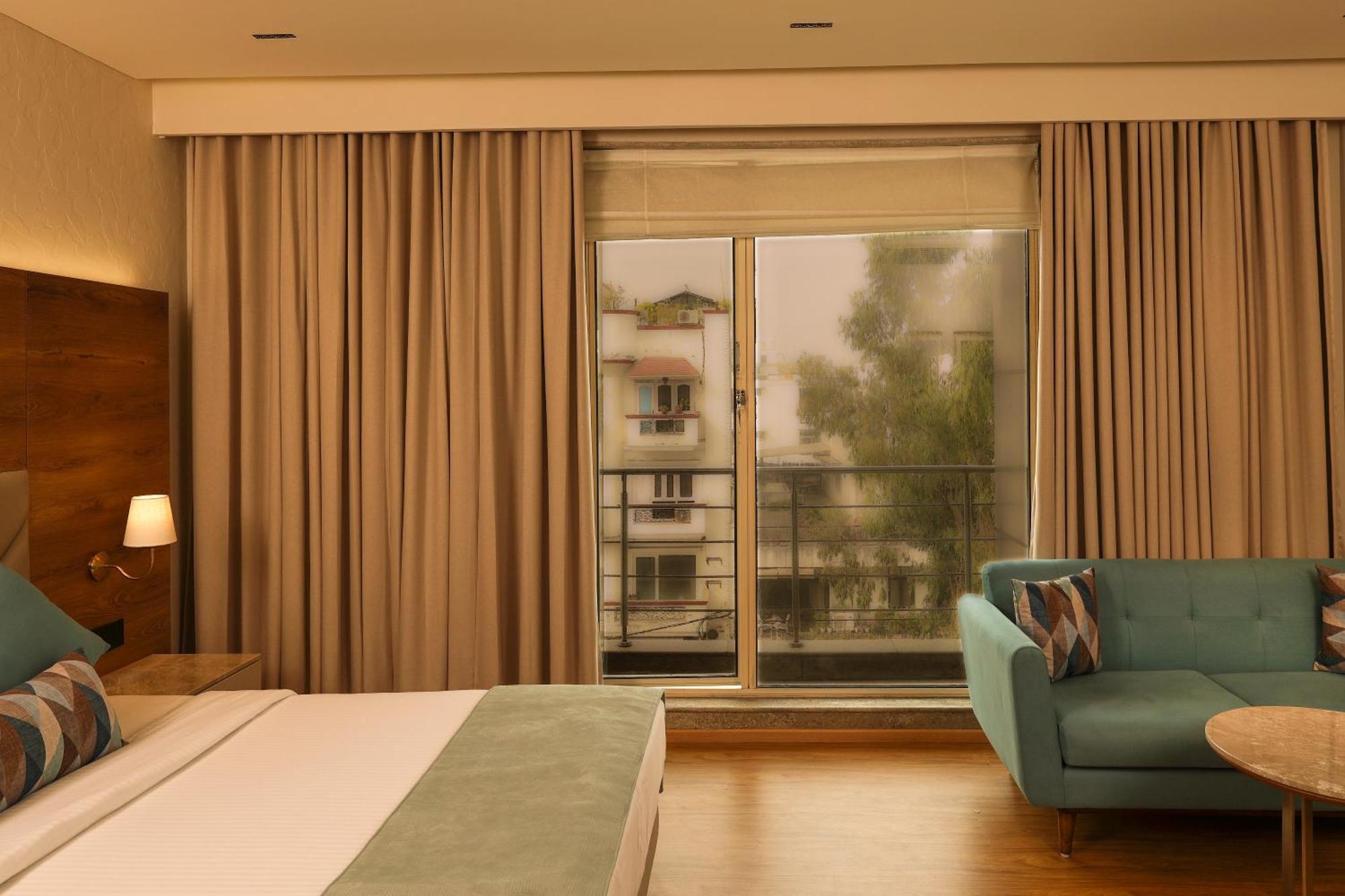 Indus Biznotel New Delhi Ngoại thất bức ảnh