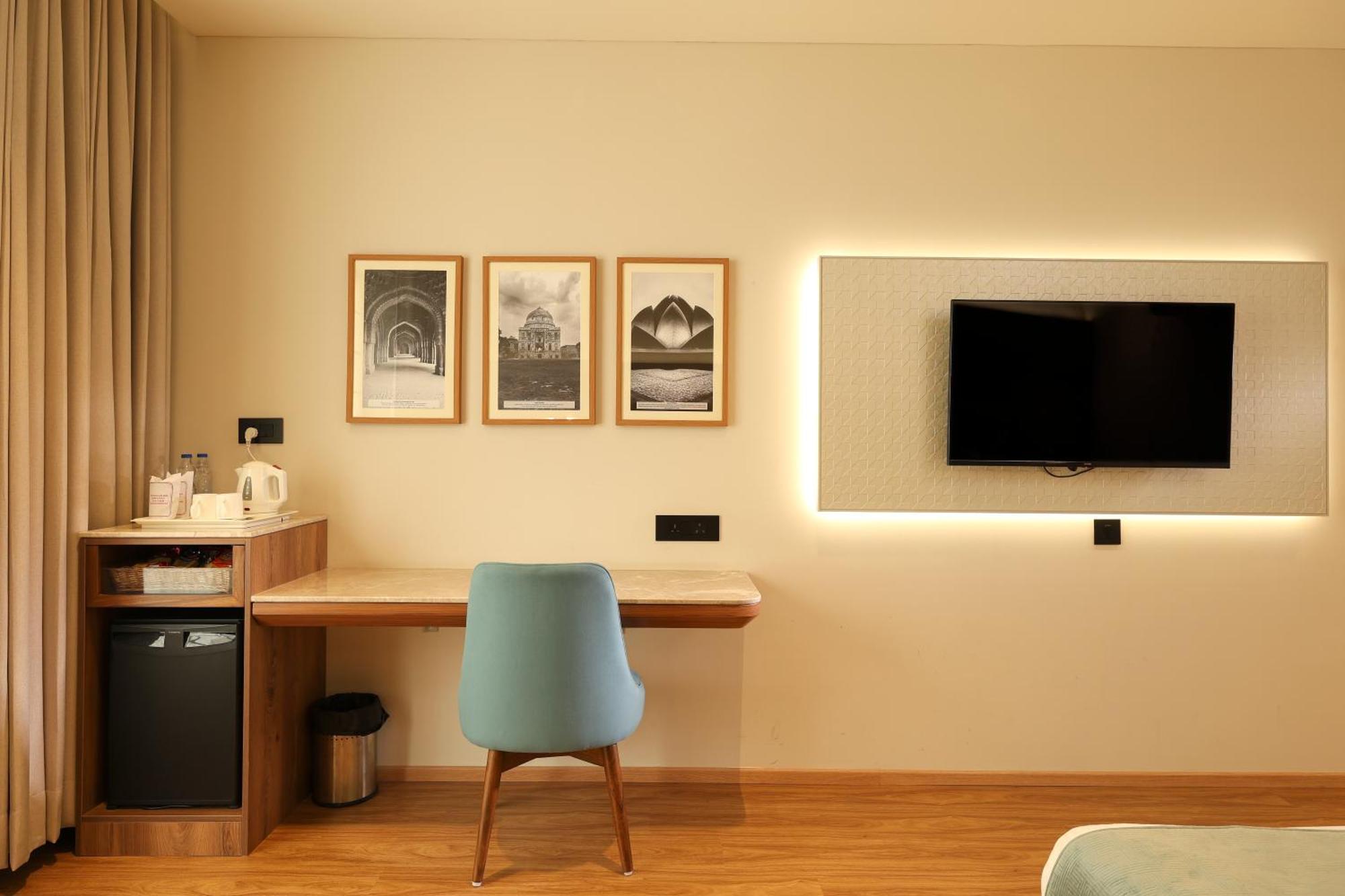 Indus Biznotel New Delhi Ngoại thất bức ảnh