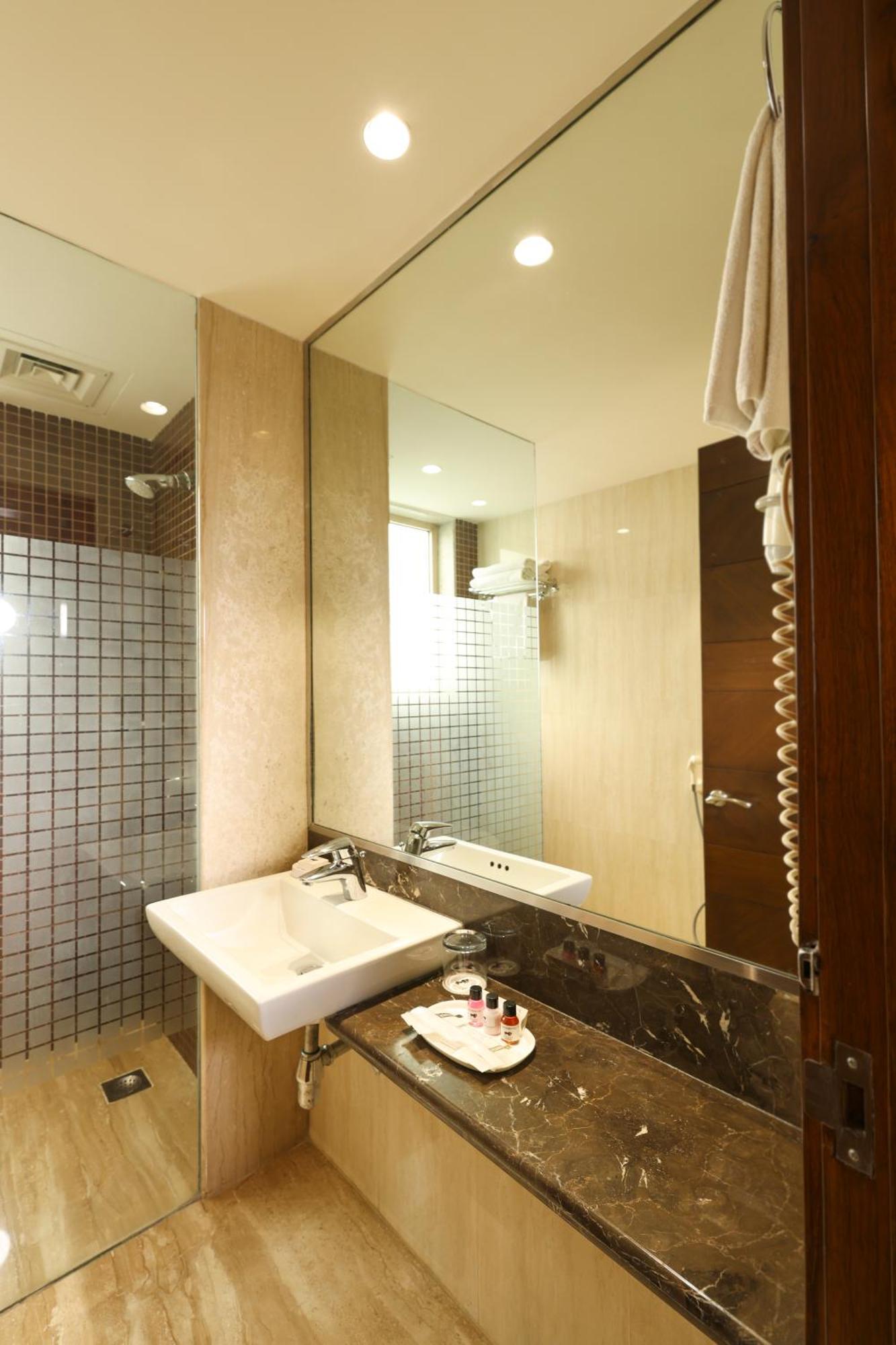 Indus Biznotel New Delhi Ngoại thất bức ảnh