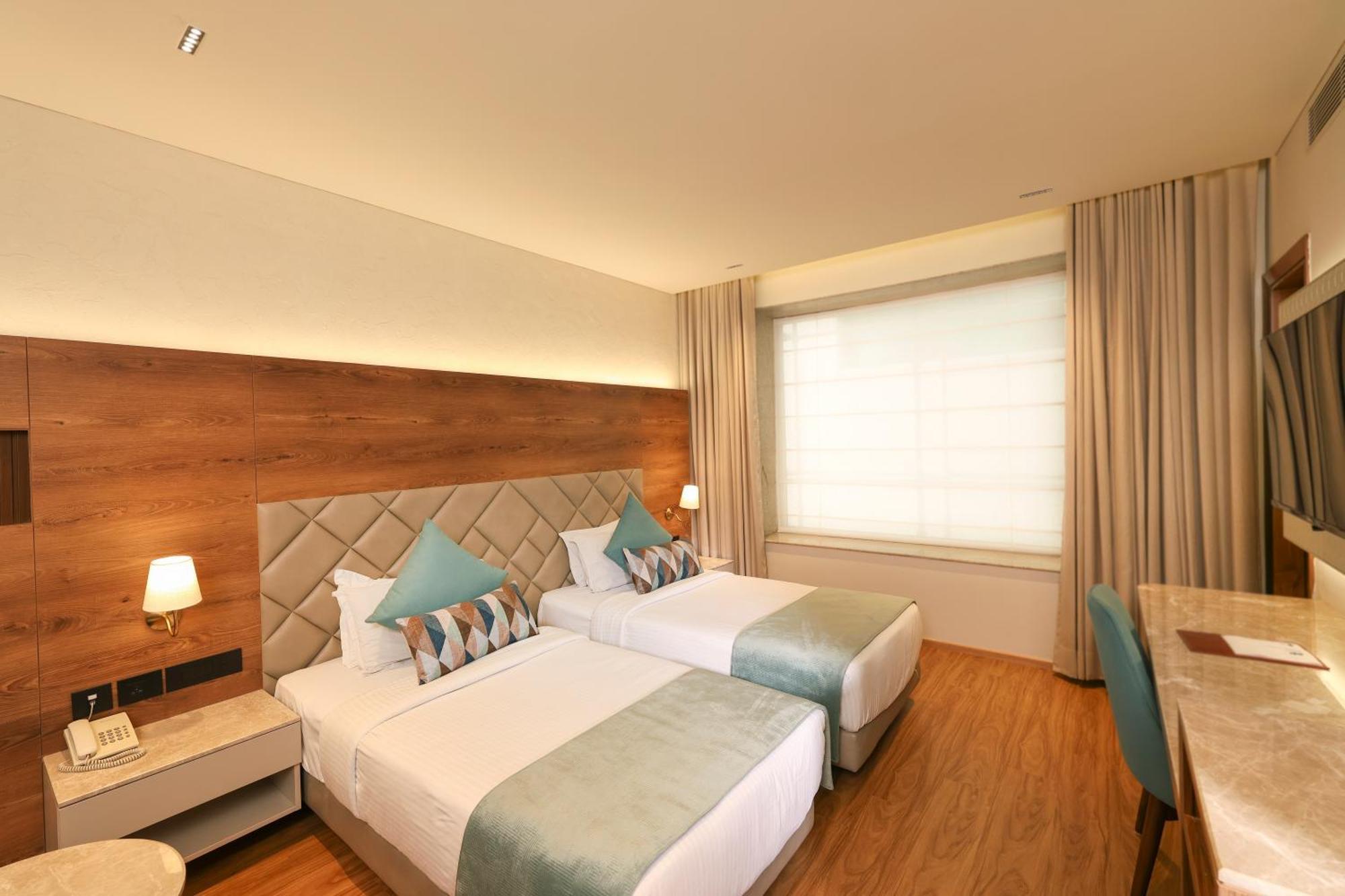 Indus Biznotel New Delhi Ngoại thất bức ảnh