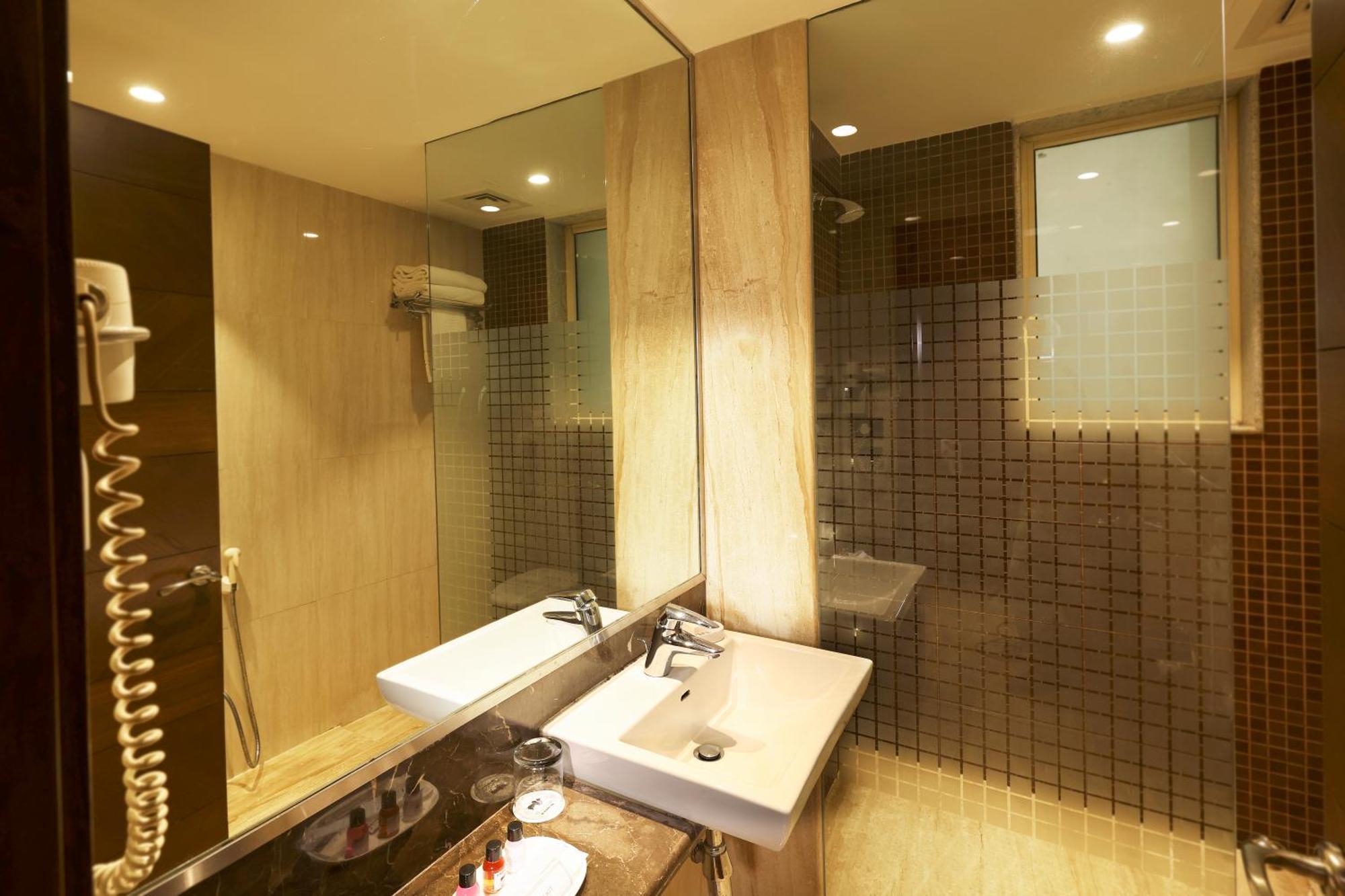 Indus Biznotel New Delhi Ngoại thất bức ảnh