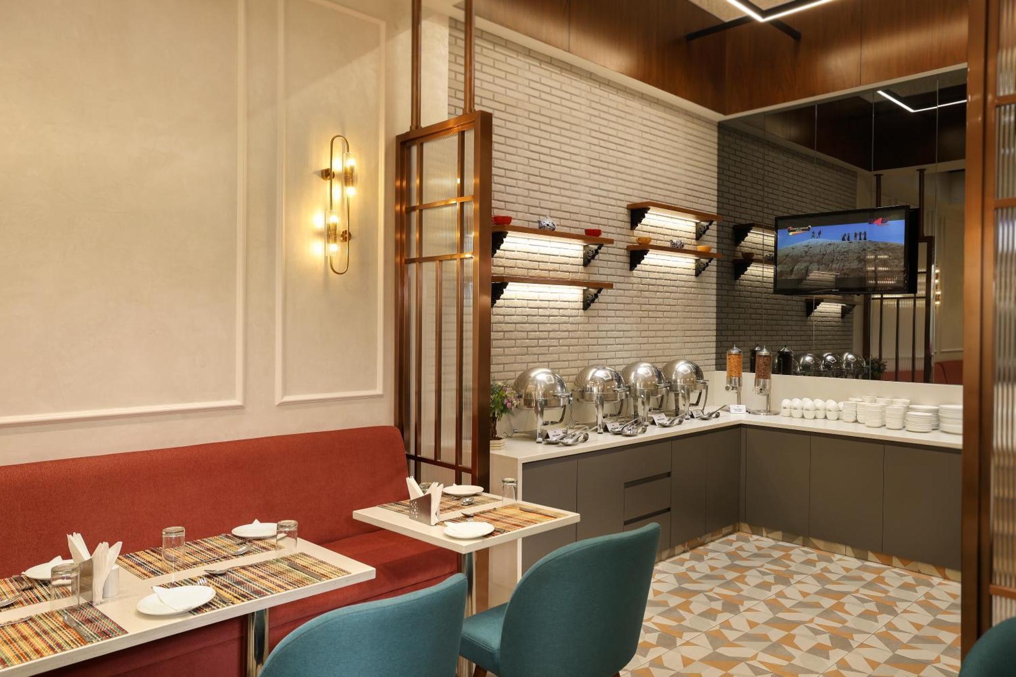 Indus Biznotel New Delhi Ngoại thất bức ảnh